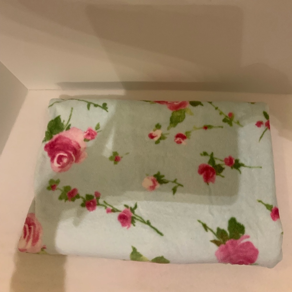 Beautiful Floral Shabby Chic Bath Sheet